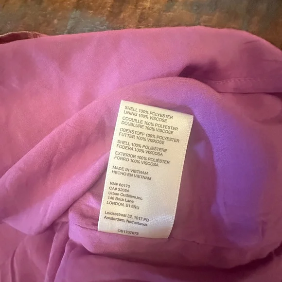 Urban Outfitters Mini Dress Pink Paisley Medium VNeck KeyHole back NWT. Boho - Picture 5 of 11